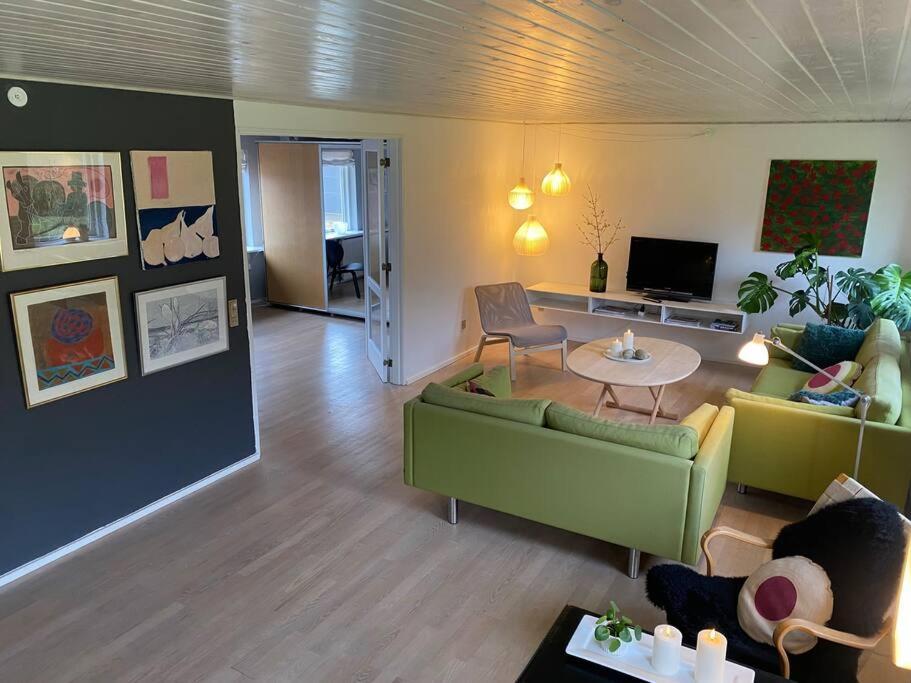 Skont Hus Pa Landet Taet Pa Billund Villa Give Екстериор снимка