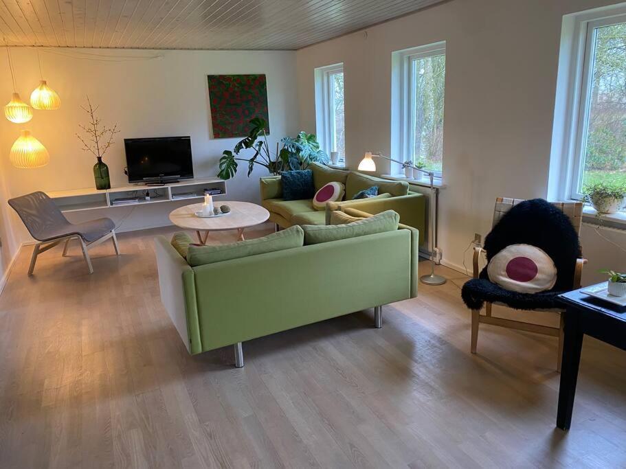 Skont Hus Pa Landet Taet Pa Billund Villa Give Екстериор снимка